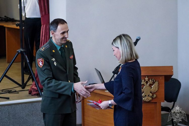 Праздничный концерт подарили женщинам сотрудники и военнослужащие Управления Росгвардии по Приморскому краю