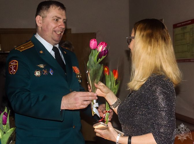 Праздничный концерт подарили женщинам сотрудники и военнослужащие Управления Росгвардии по Приморскому краю
