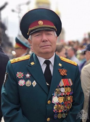 Уважаемые ветераны Внутренних войск, действующие военнослужащие и сотрудники Войск Национальной Гвардии Приморского края!