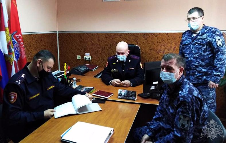 Начальник УВО Приморского края встретился с сотрудниками вневедомственной охраны в Большом Камне и Находке