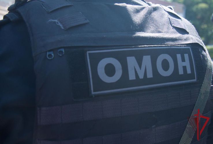 В Приморье при участии сотрудников ОМОН Росгвардии пресечена противоправная деятельность в сфере кредитных займов