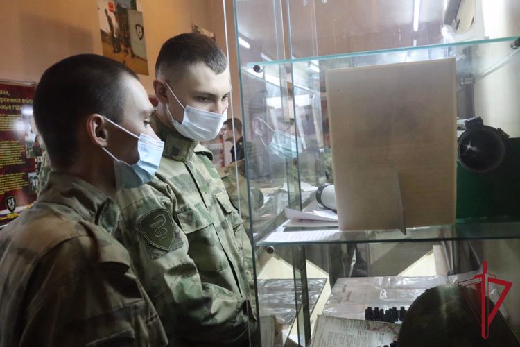 Военнослужащим Росгвардии рассказали об истории ведомства