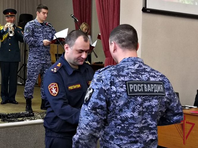 Росгвардейцам во Владивостоке вручили государственные награды