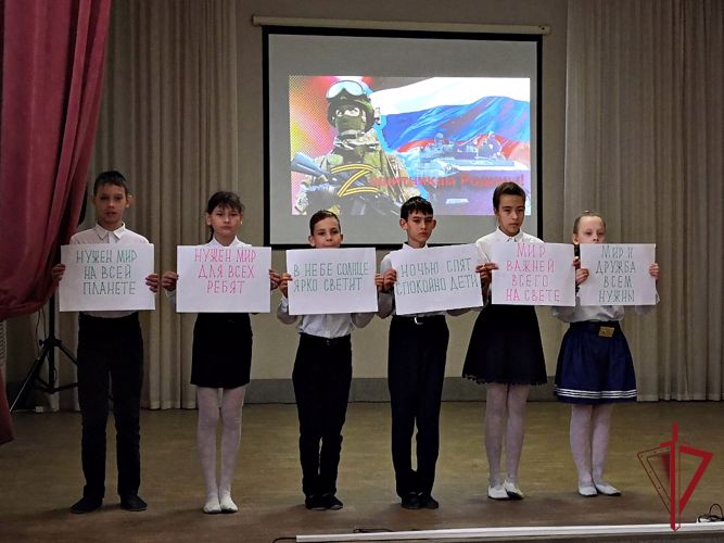 Росгвардейцам во Владивостоке вручили государственные награды