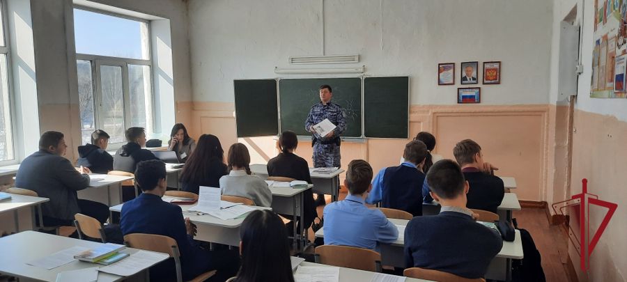 В Уссурийске школьникам рассказали о Росгвардии