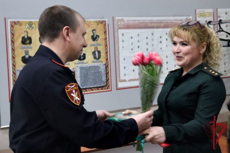 Праздничный концерт подарили женщинам сотрудники и военнослужащие Управления Росгвардии по Приморскому краю