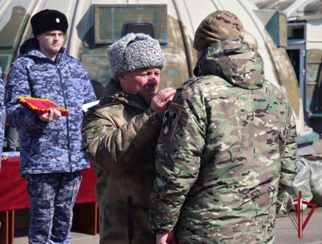 В Приморье бойцам спецназа Росгвардии вручили государственные награды
