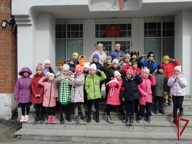 Вневедомственная охрана распахнула двери для школьников Владивостока