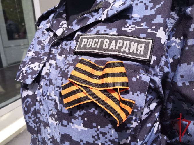 Росгвардейцы провели концерт и приготовили солдатскую кашу для жителей Владивостока
