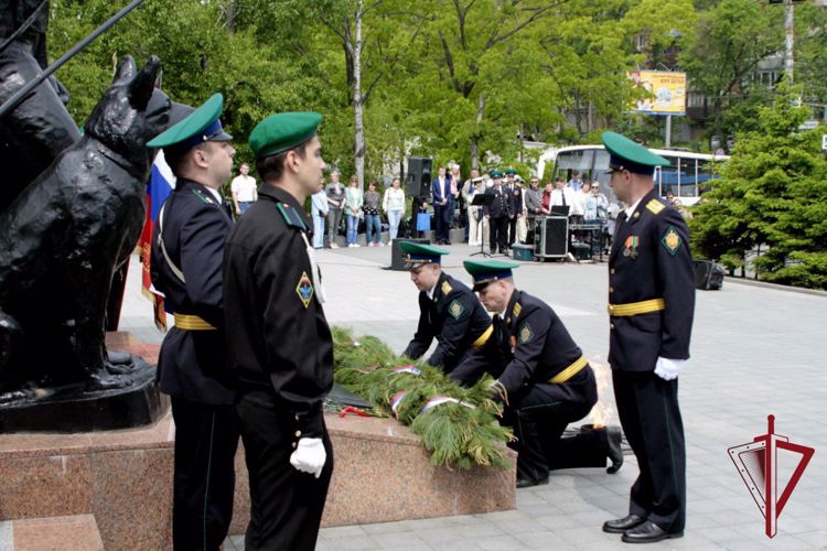 Начальник Управления Росгвардии по Приморскому краю принял участие в торжественном собрании в честь 105 годовщины образования Пограничной службы 