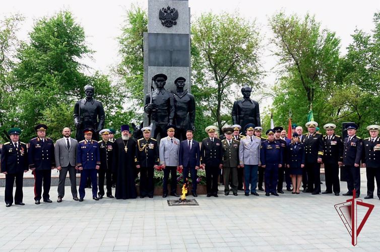 Начальник Управления Росгвардии по Приморскому краю принял участие в торжественном собрании в честь 105 годовщины образования Пограничной службы 