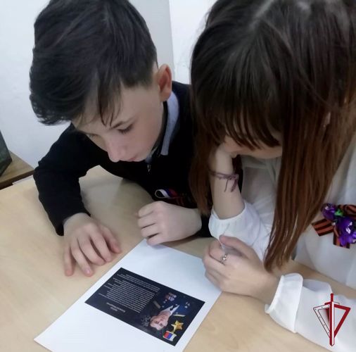 Росгвардейцы организовали акцию «Эстафета подвига» для школьников Приморья