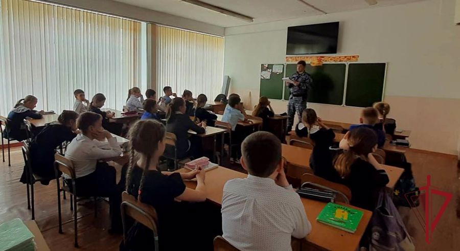 Росгвардейцы организовали акцию «Эстафета подвига» для школьников Приморья