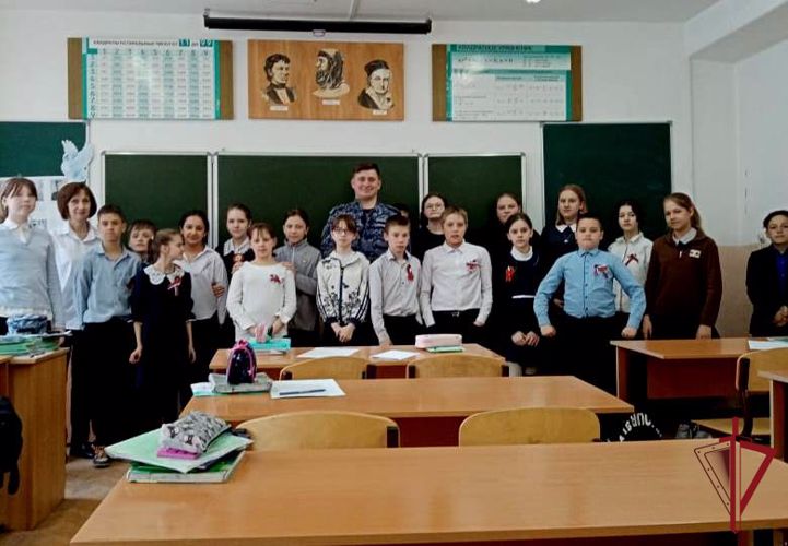 Росгвардейцы организовали акцию «Эстафета подвига» для школьников Приморья