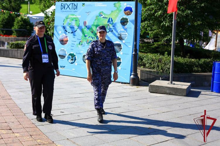 Во Владивостоке сотрудники вневедомственной охраны обеспечили безопасность граждан во время праздничных мероприятий