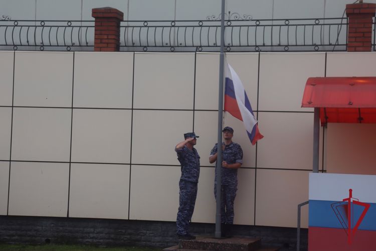 Росгвардейцы в Приморье приняли участие в серии мероприятий, посвященных Дню флага России