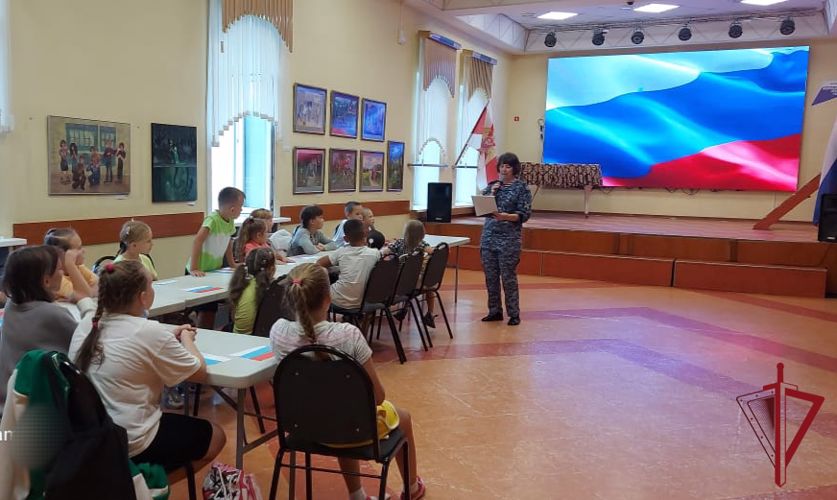 Росгвардейцы в Приморье приняли участие в серии мероприятий, посвященных Дню флага России