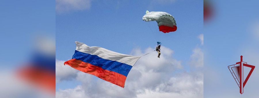 КО ДНЮ ГОСУДАРСТВЕННОГО ФЛАГА СПЕЦНАЗОВЦЫ РОСГВАРДИИ СОВЕРШИЛИ ДЕСАНТИРОВАНИЕ С РОССИЙСКИМ ТРИКОЛОРОМ