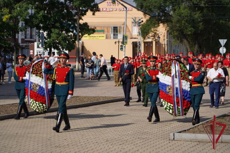 В Уссурийске сотрудники ОМОН почтили память героев Второй мировой войны 