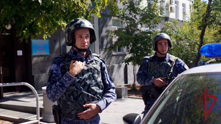 ВОЕННОСЛУЖАЩИЕ И СОТРУДНИКИ ВОСТОЧНОГО ОКРУГА РОСГВАРДИИ ОБЕСПЕЧИЛИ БЕЗОПАСНОСТЬ ЕДИНОГО ДНЯ ГОЛОСОВАНИЯ