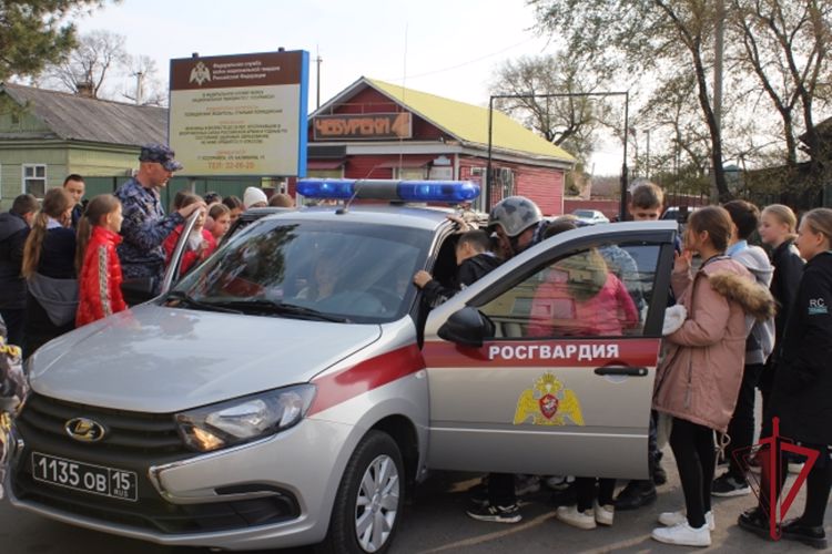 В Приморье сотрудники вневедомственной охраны провели серию мероприятий, посвященных 71 годовщине со Дня образования службы  