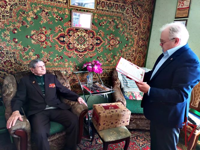 Росгвардейцы поздравили ветерана Великой Отечественной войны Андрея Васильевича Божко с 97-летием