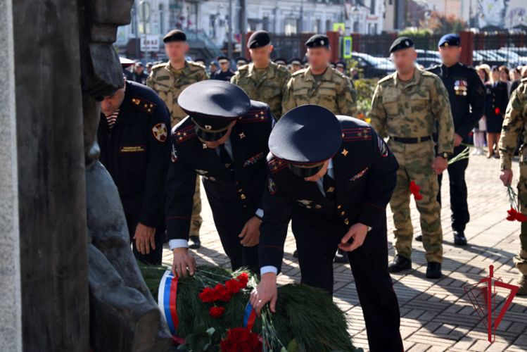 Росгвардейцы во Владивостоке отдали долг памяти погибшим коллегам