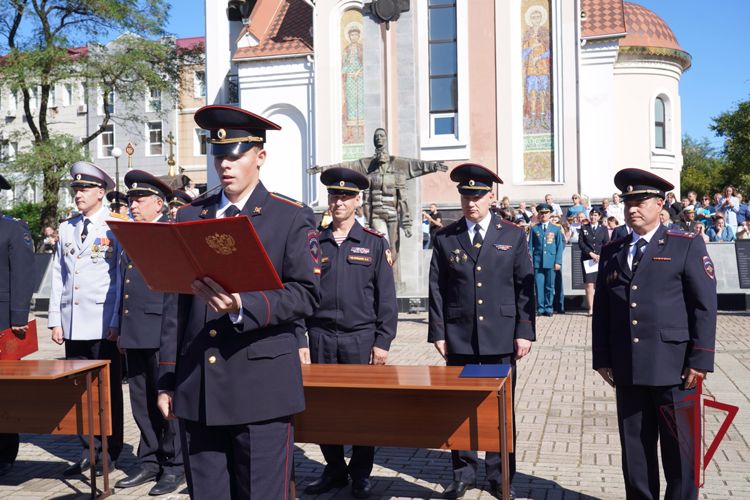 Начальник Управления Росгвардии по Приморскому краю принял участие в церемонии приведения к Присяге будущих полицейских