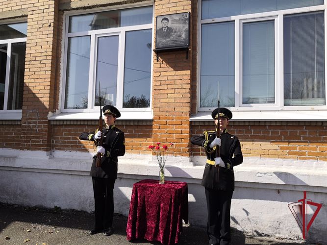 Во Владивостоке прошла ежегодная линейка памяти в честь защитников Отечества