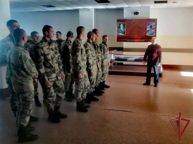 Во Владивостоке военнослужащие срочной службы санатория «Манчжур» познакомились с историей Росгвардии
