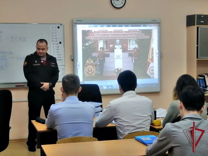 Школьникам Владивостока на ярмарке вузов рассказали о факультете спецназа Росгвардии  