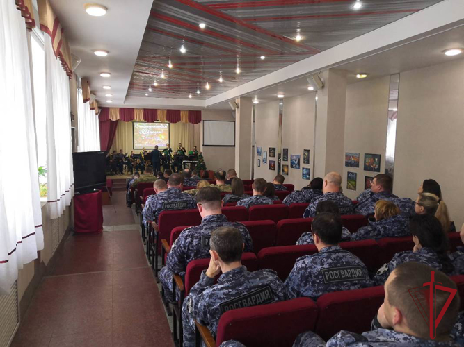 Росгвардейцев поздравили с наступающим Новым годом
