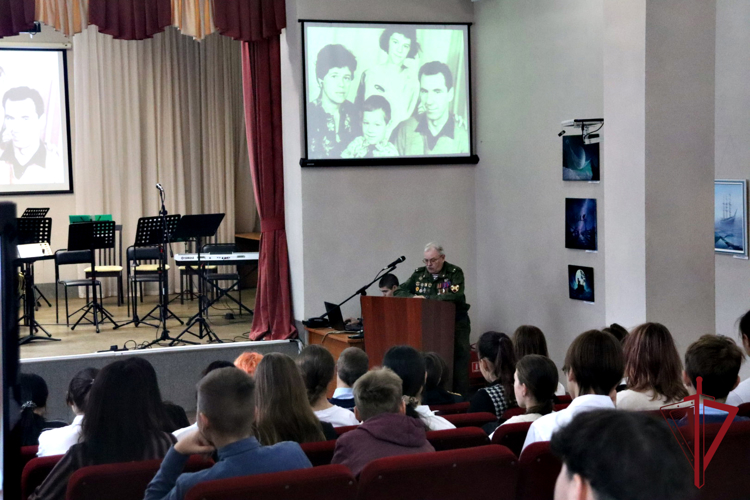 В День Героев Отечества росгвардейцы в Приморье провели серию патриотических мероприятий