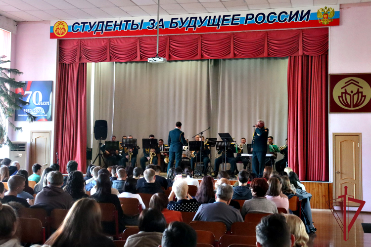 В День Героев Отечества росгвардейцы в Приморье провели серию патриотических мероприятий