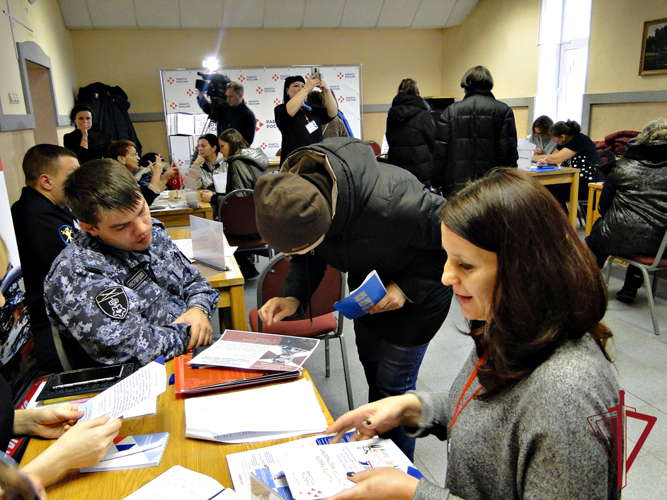 Сотрудники вневедомственной охраны Владивостока приняли участие в городской ярмарке вакансий 