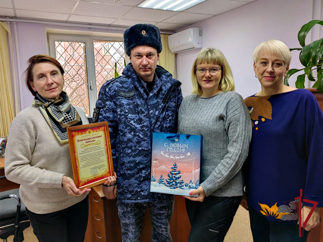 В Приморье сотрудники вневедомственной охраны поздравили журналистов с Днем российской печати