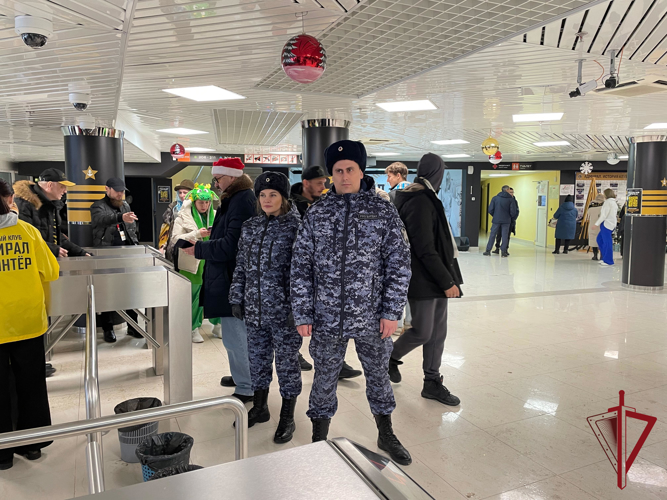 Во Владивостоке росгвардейцы обеспечили охрану общественного порядка на матче Чемпионата России по хоккею