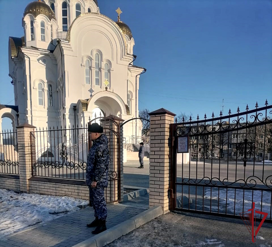 В Приморском крае сотрудники Росгвардии приняли участие в охране общественного порядка во время крещенских служб