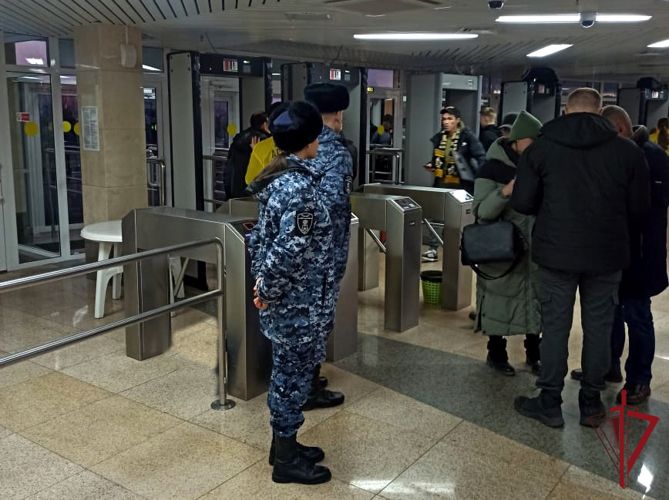 Во Владивостоке росгвардейцы обеспечили охрану общественного порядка на матче Чемпионата России по хоккею
