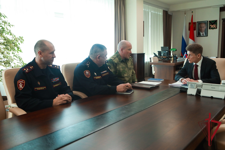 Во Владивостоке прошла рабочая встреча представителей Росгвардии с Губернатором Приморского края