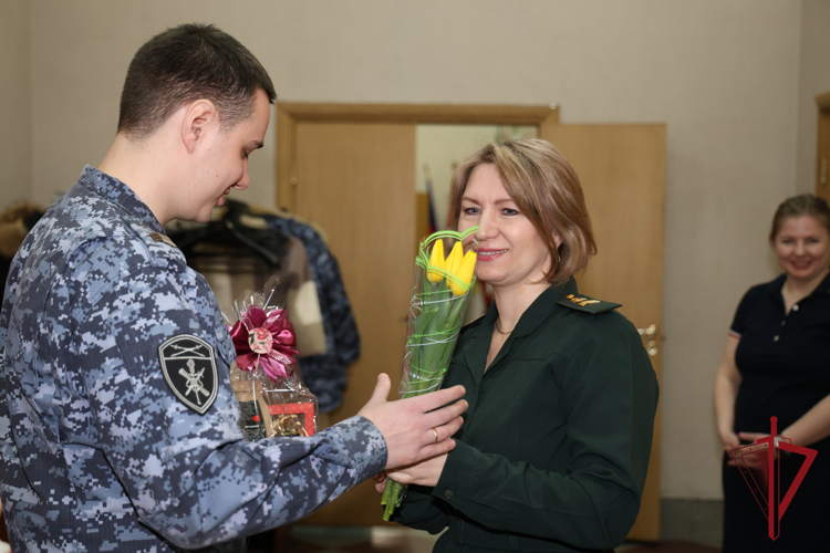 Праздничный концерт подарили женщинам сотрудники и военнослужащие Управления Росгвардии по Приморскому краю