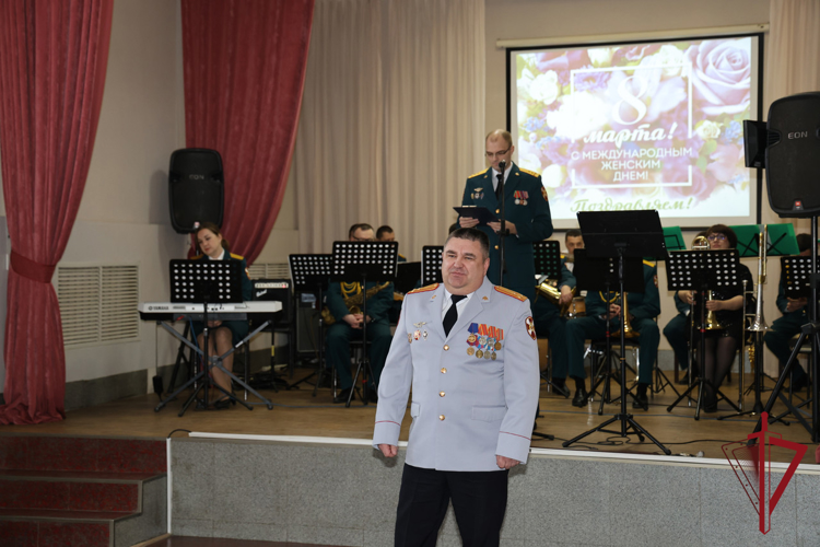 Праздничный концерт подарили женщинам сотрудники и военнослужащие Управления Росгвардии по Приморскому краю