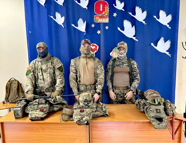 Ветераны Росгвардии и сотрудники ОМОН рассказали подросткам Владивостока о ведомстве