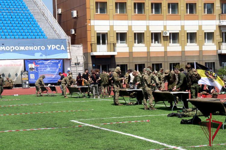 Сотрудники СОБР во Владивостоке стали инструкторами военно-патриотической игры «День на передовой»