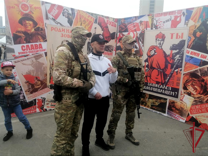 Во Владивостоке росгвардейцы приняли участие в мероприятиях, посвященных 79 годовщине Великой Победы  