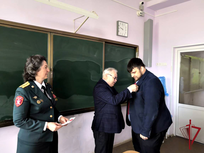 В Приморье росгвардейцы поздравили кадетов с окончанием учебного года