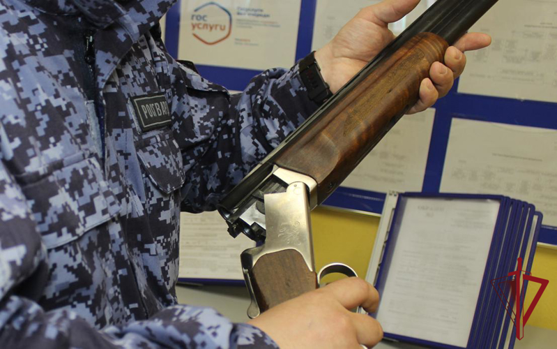Сотрудники Росгвардии за неделю провели 457 проверок мест хранения гражданского оружия 