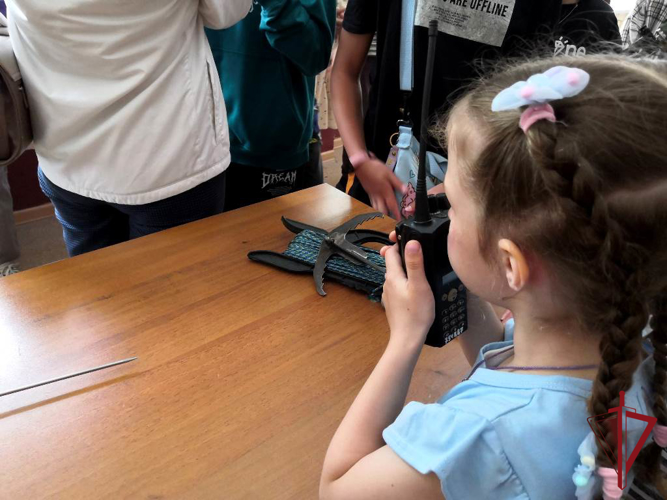 Юные кинологи Владивостока познакомились со службой в ОМОН «Восток»