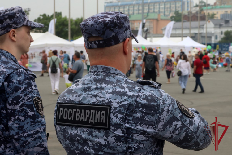 Солистка военного оркестра управления Росгвардии по Приморскому краю выступила на концерте Владивостокской епархии