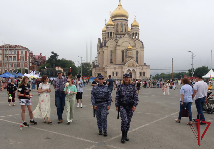 Солистка военного оркестра управления Росгвардии по Приморскому краю выступила на концерте Владивостокской епархии